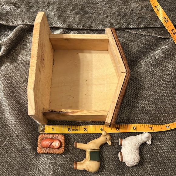 Vintage Nativity Set ~ Home For The Holidays - Picture 12 of 17